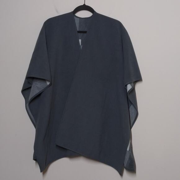 Woolrich Reversible Open Front Wrap / Cape in Gray - One Size - EUC - Picture 7 of 9
